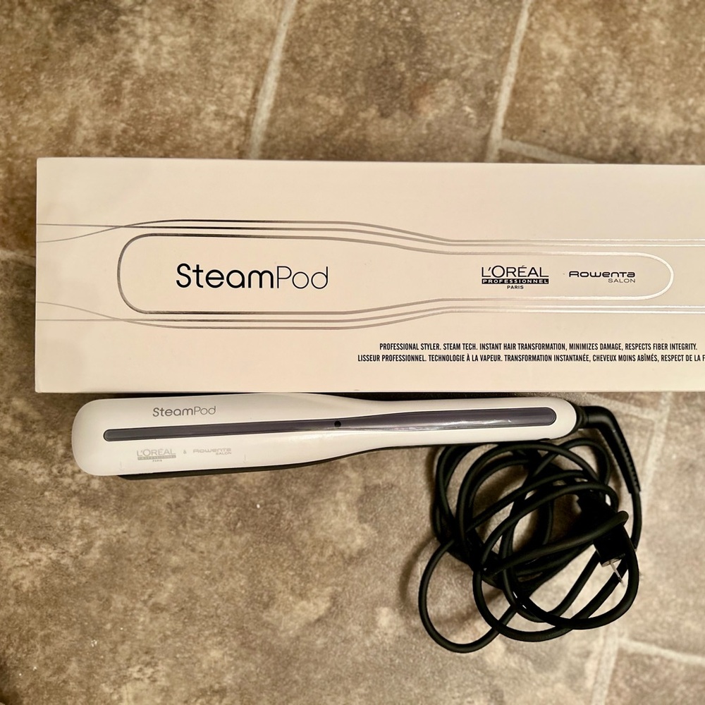 L'Oreal Professionnel SteamPod 3 Styler in Black and White